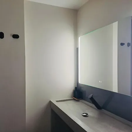 Mezzanine Metro 14 Paris Apartment