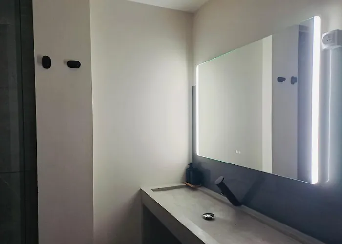 Mezzanine Metro 14 Paris Apartment